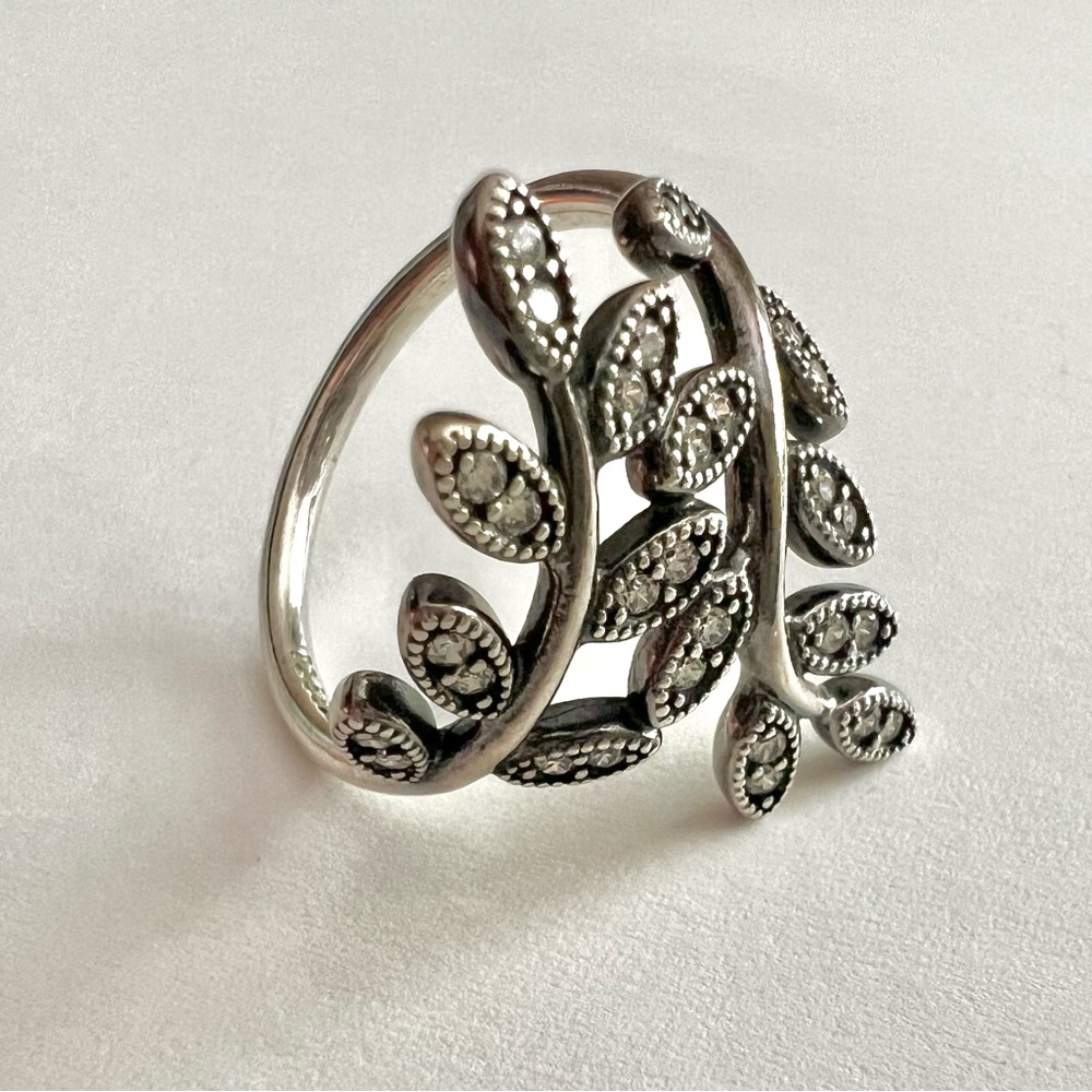 Pandora Sparkling leaves ring collectible - Picture 4 of 12